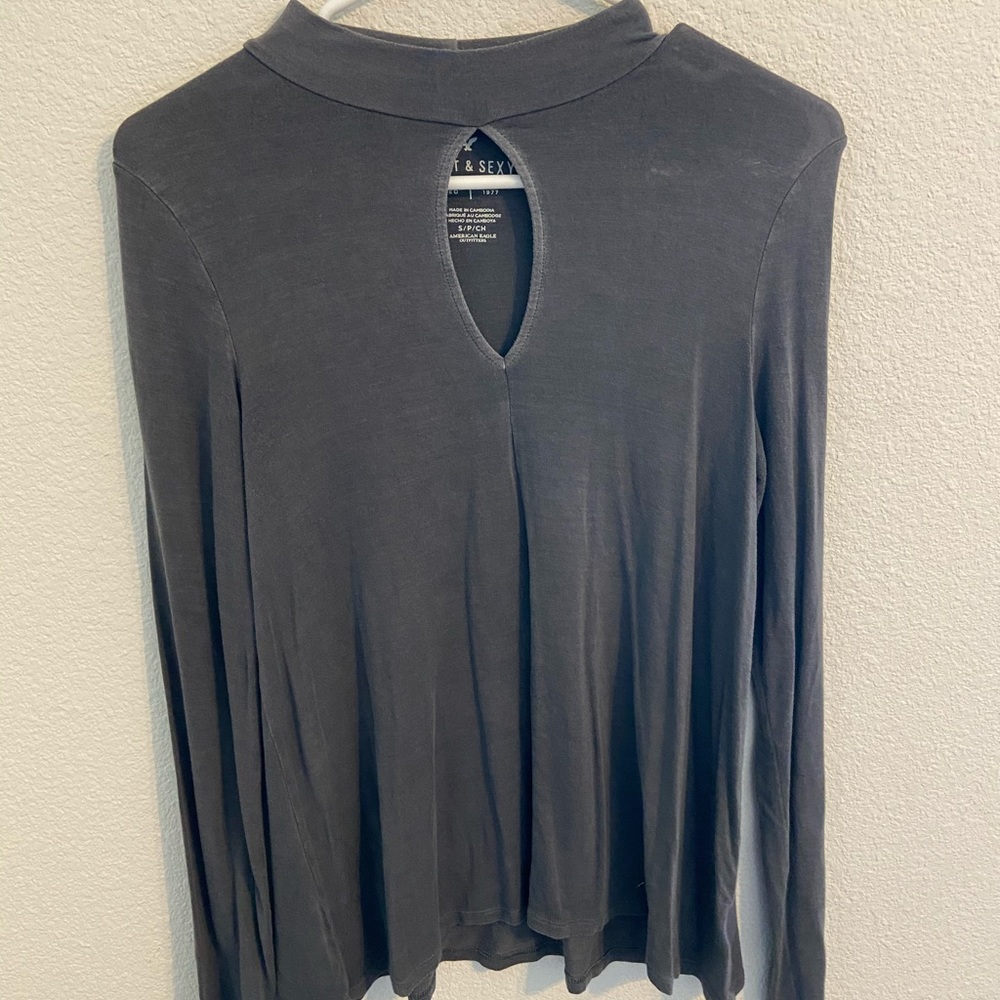 Long-sleeved Tee with Keyhole Cutout